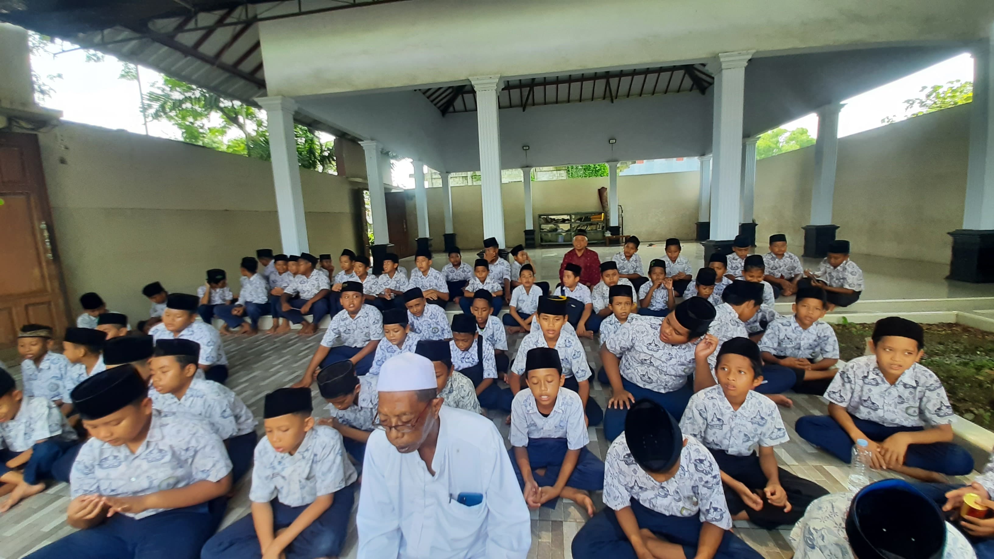 Ziarah Masyayikh Kelas Akhir