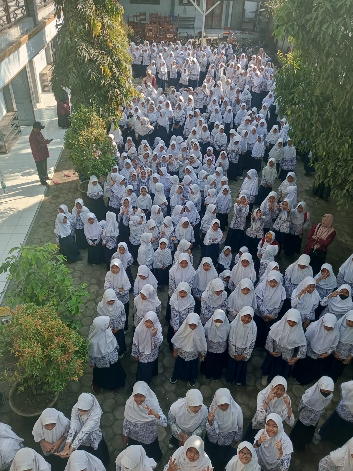 Hari Pertama Masuk Sekolah MI Bahrul Ulum 